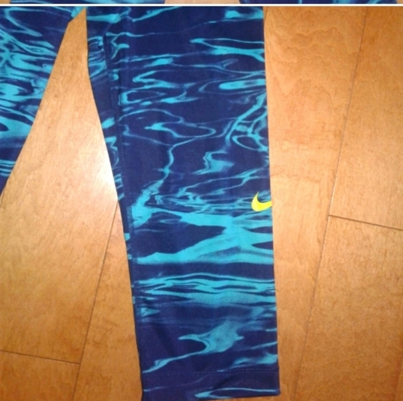 Nike Pro Dri-Fit Training Athletic Capri Leggings pants Size XS yoga 698667-451 - Picture 3 of 5